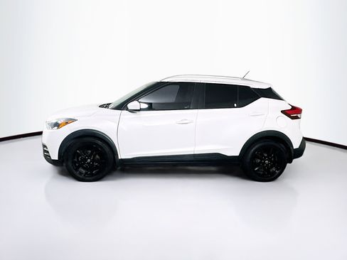 Used 2019 Nissan Kicks SV FWD image 4
