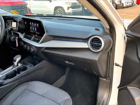 Used 2024 Chevrolet Trax LS w/ LS Convenience Package FWD image 16