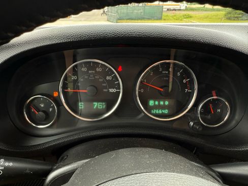 Used 2014 Jeep Wrangler Unlimited Sahara w/ Dual Top Group image 44