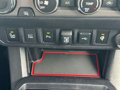 Used 2020 Toyota Tacoma TRD Sport w/ Technology Package AWD/4WD image 24