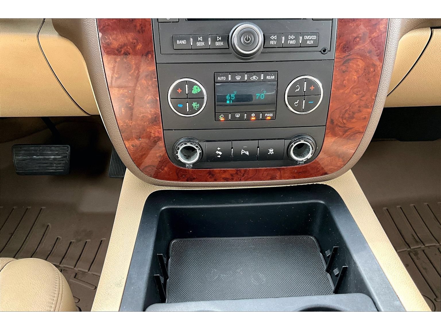 Used 2010 Chevrolet Suburban LT AWD/4WD image 16
