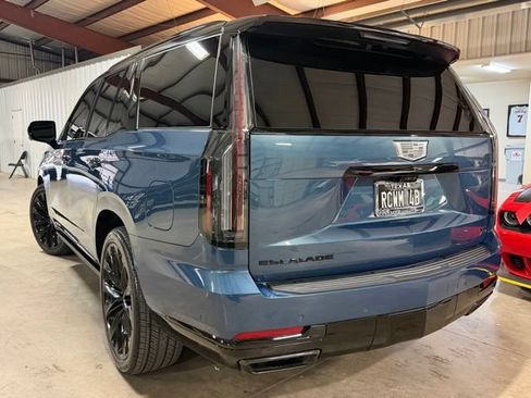 Used 2026 Cadillac Escalade Platinum Sport w/ LPO, ONYX Package AWD/4WD image 9