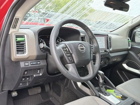 Used 2022 Nissan Frontier SV AWD/4WD image 16