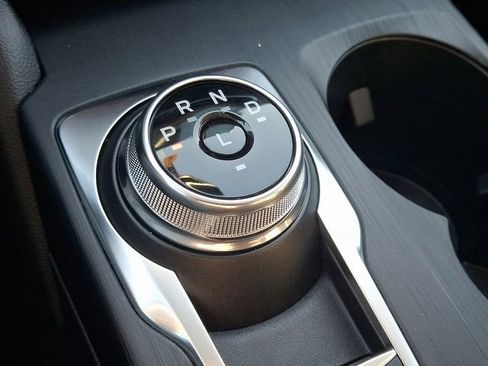 New 2025 Ford Escape SE w/ PHEV Premium Package FWD image 18