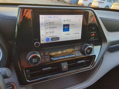 Certified 2023 Toyota Highlander LE image 11