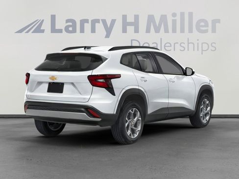 Used 2025 Chevrolet Trax LT w/ LT Convenience Package FWD image 5
