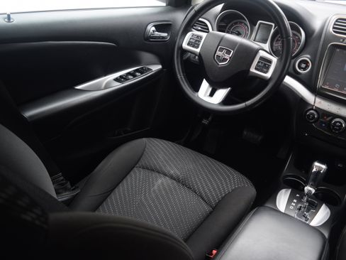 Used 2017 Dodge Journey SE w/ Safe & Sound Group image 2