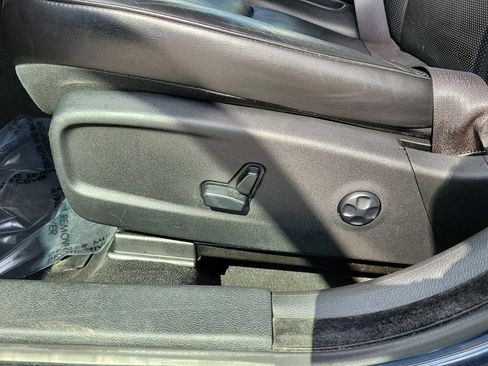 Used 2019 Chrysler 300 Limited image 12