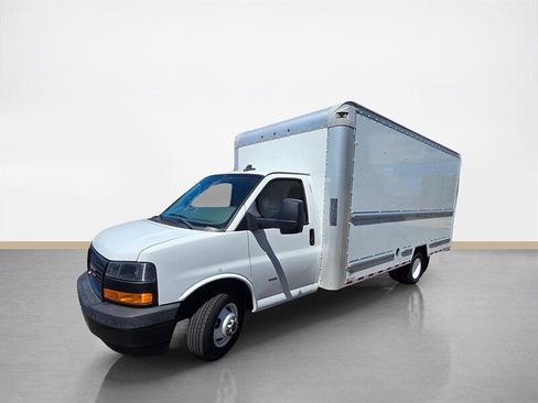 Used 2018 GMC Savana 3500 Extended w/ Driver Convenience Package image 8