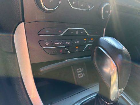 Used 2018 Ford Edge SEL w/ Equipment Group 201A FWD image 32