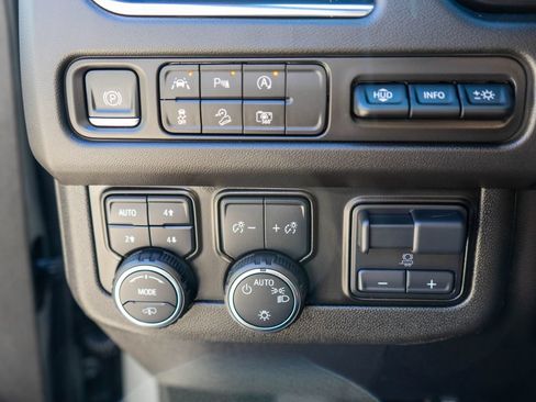 Used 2024 Chevrolet Suburban High Country AWD/4WD image 21