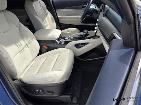 Certified 2024 Kia Telluride EX w/ EX Captain's Chair Package image 17