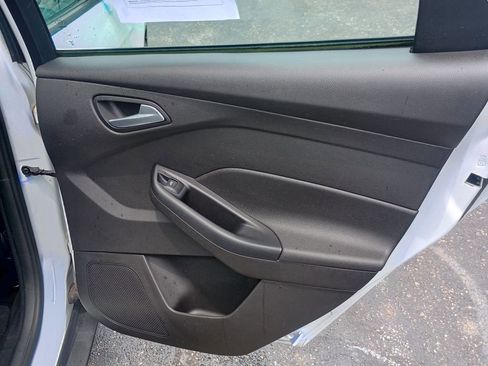 Used 2018 Ford Focus SE w/ SE Appearance Package FWD image 19