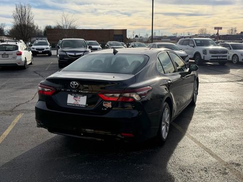 Used 2021 Toyota Camry LE image 3