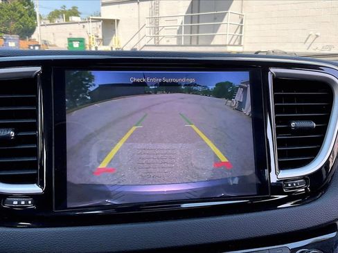 Certified 2023 Chrysler Pacifica Touring-L FWD image 14