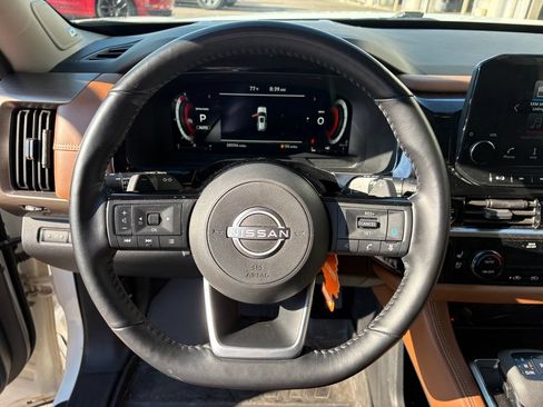 Used 2023 Nissan Pathfinder Platinum AWD/4WD image 19