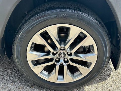 Certified 2019 Toyota RAV4 XLE Premium w/ Cold Weather Package AWD/4WD image 27