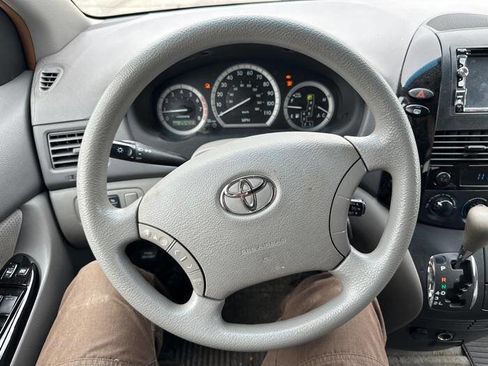 Used 2005 Toyota Sienna image 34