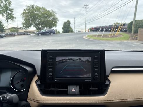 Certified 2022 Toyota RAV4 XLE w/ Convenience Package AWD/4WD image 15