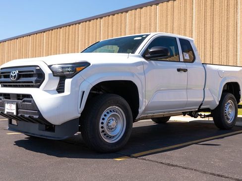 New 2026 Toyota Tacoma SR w/ SR Upgrade Package AWD/4WD image 4