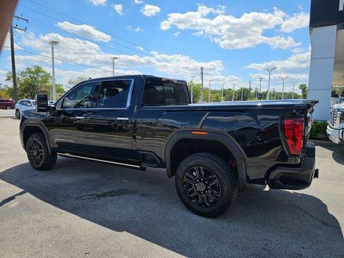 Used 2022 GMC Sierra 2500 Denali w/ Denali Black Diamond Edition AWD/4WD image 2