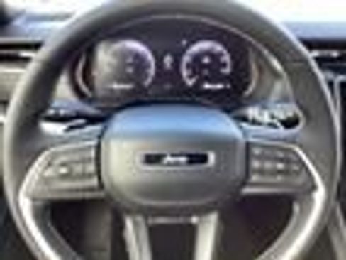 New 2025 Jeep Grand Cherokee Laredo image 8