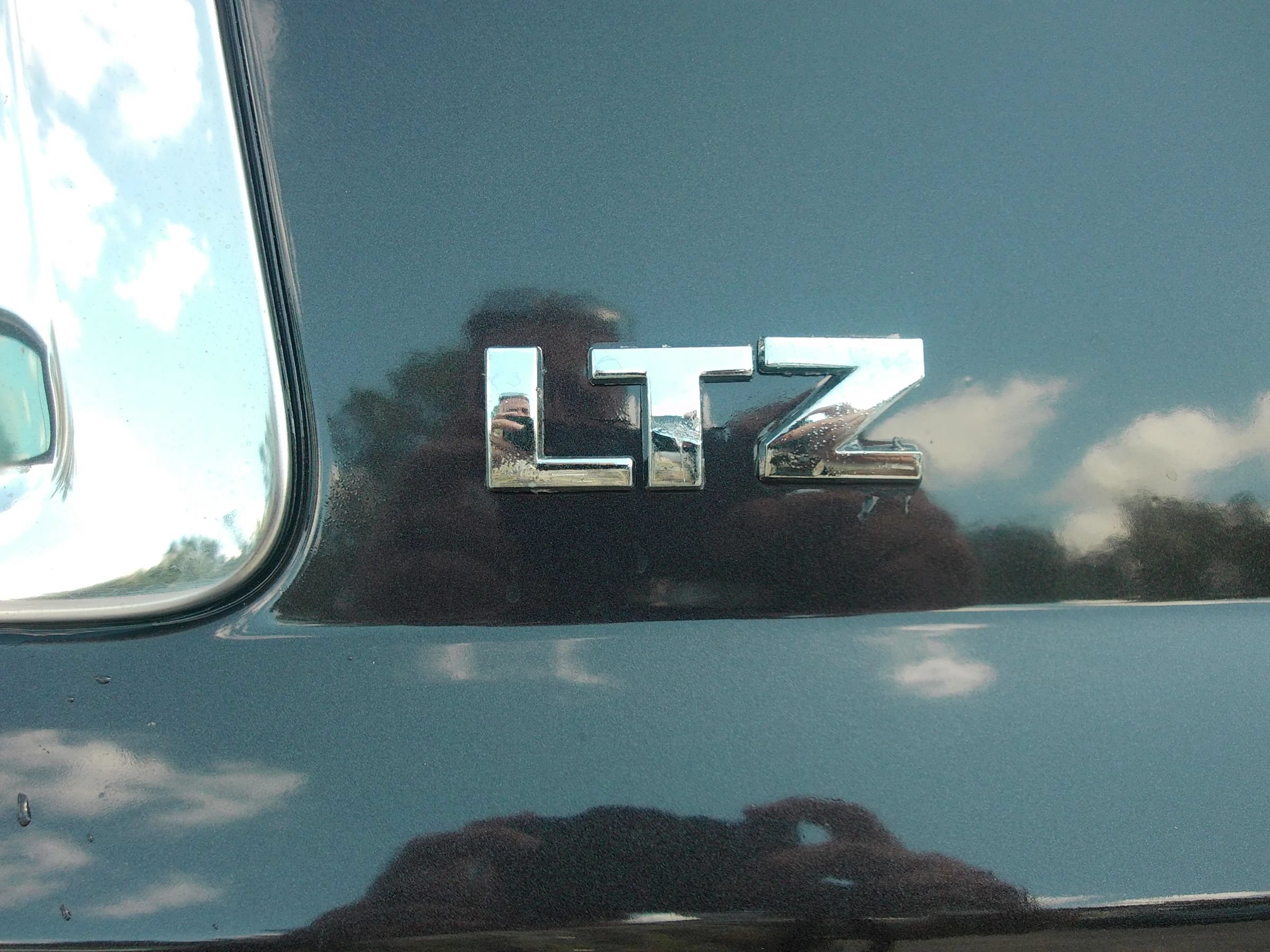 Used 2015 Chevrolet Suburban LTZ RWD image 59