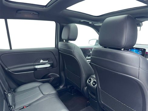 Used 2020 Mercedes-Benz GLB 250 w/ Premium Package image 50