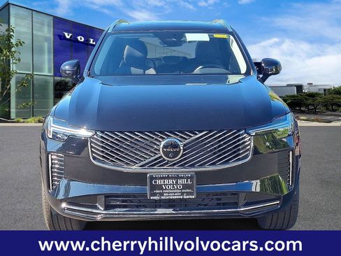 Certified 2025 Volvo XC90 B6 Plus image 2