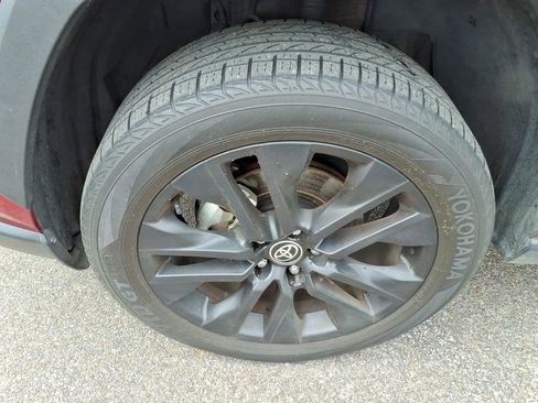 Used 2020 Toyota RAV4 Limited image 9