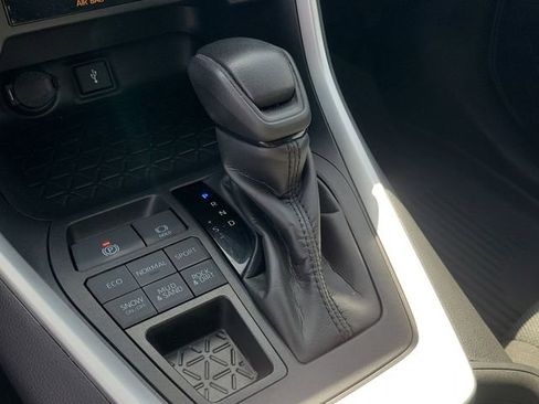 Used 2022 Toyota RAV4 XLE image 35