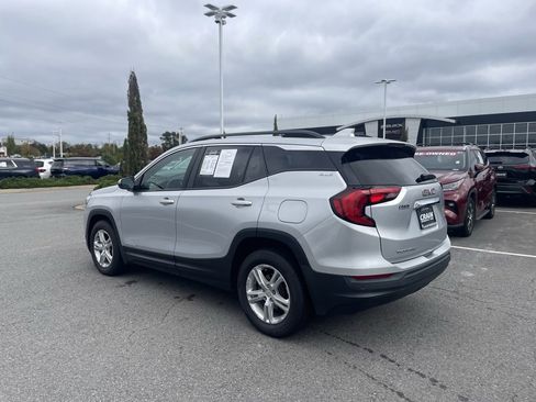 Used 2021 GMC Terrain SLE w/ Driver Convenience Package image 5