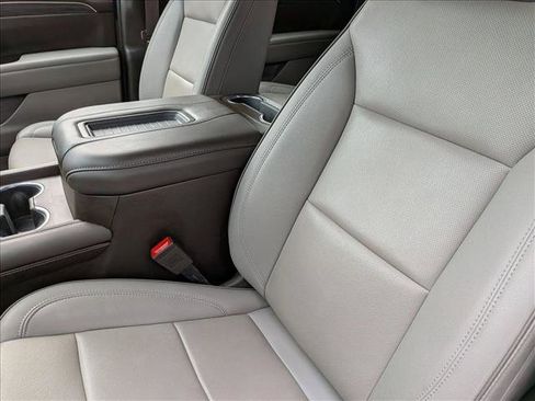 Used 2024 GMC Yukon SLT w/ SLT Luxury Package image 14