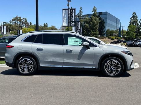New 2026 Mercedes-Benz EQS 400 4MATIC SUV image 2