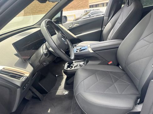 Used 2024 BMW iX xDrive50 w/ Premium Package AWD/4WD image 12