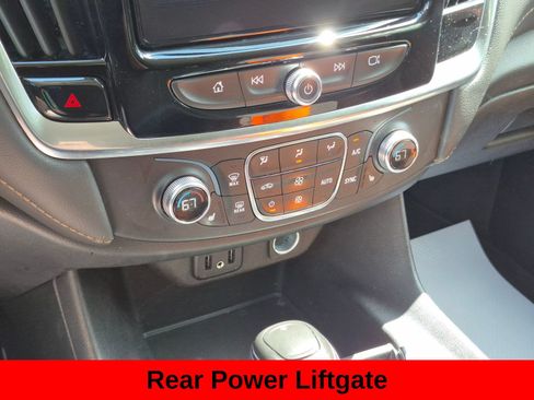 Used 2020 Chevrolet Traverse LT FWD image 18