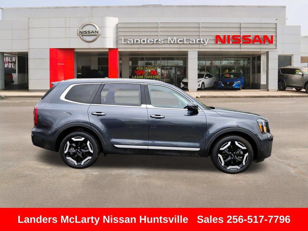 Used 2024 Kia Telluride S w/ S Sunroof Package FWD image 2