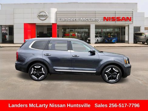 Used 2024 Kia Telluride S w/ S Sunroof Package FWD image 2
