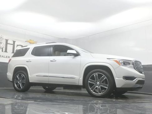 Used 2019 GMC Acadia Denali w/ Technology Package FWD image 2