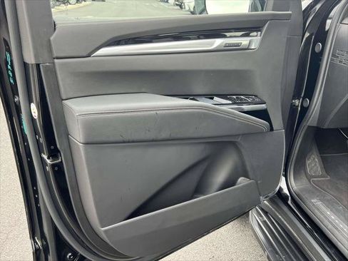 Used 2025 Cadillac Escalade ESV Sport w/ LPO, ONYX Package AWD/4WD image 18