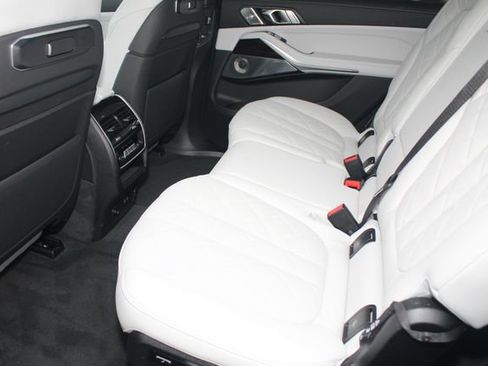 Used 2025 BMW X7 xDrive40i image 25