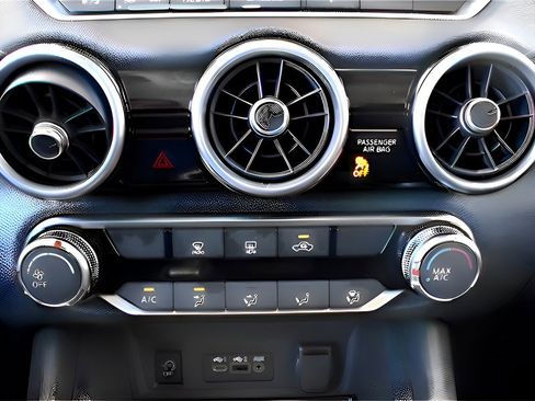 Used 2025 Nissan Sentra SV image 19