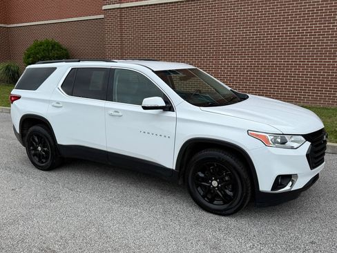 Used 2020 Chevrolet Traverse LT w/ LPO, Black Accent Package AWD/4WD image 18