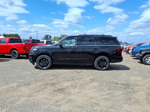 Used 2024 Ford Expedition Limited AWD/4WD image 2