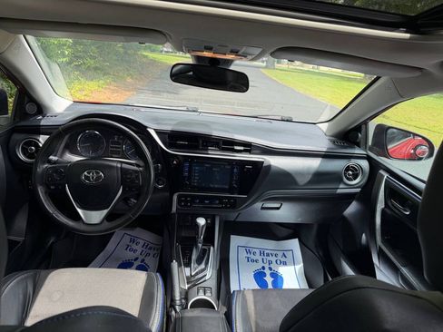 Used 2017 Toyota Corolla SE w/ SE Premium Package FWD image 5