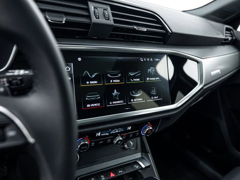 Certified 2025 Audi Q3 2.0T Premium w/ Convenience Package image 12