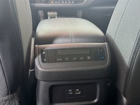 Used 2024 Nissan Pathfinder SV FWD image 29