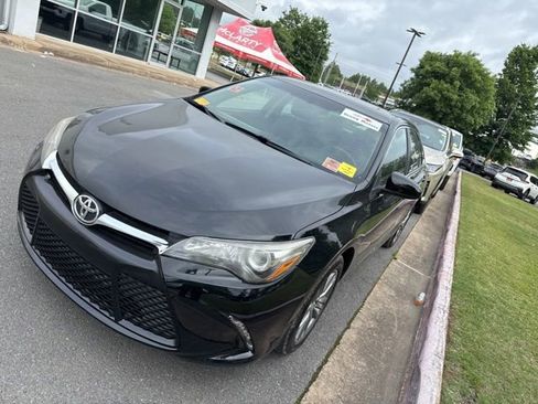 Used 2017 Toyota Camry SE FWD image 2