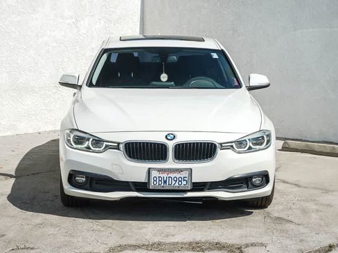 Used 2018 BMW 320i Sedan RWD image 2