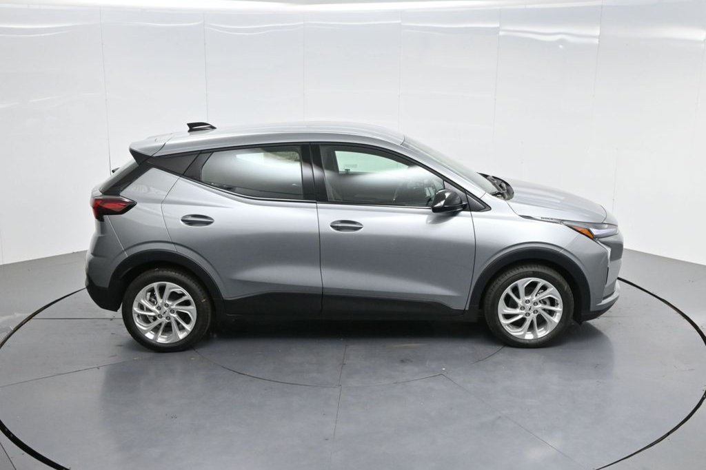 Used 2027 Chevrolet Bolt LT w/ Comfort Package FWD image 56